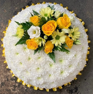 Traditional Based Yellow & White Posy Pad